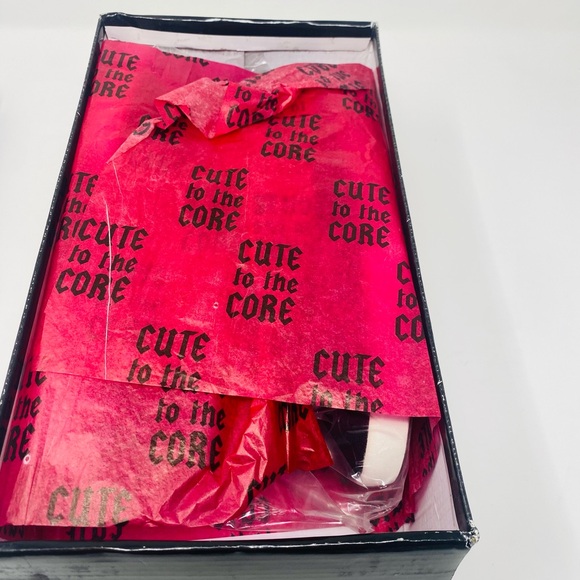 NWT Cute to the Core Black/White Sneakers Size 8 - Picture 8 of 14